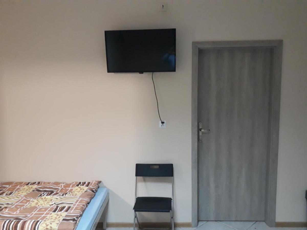 Noclegi Pod Kasztanami Marki  Exterior foto